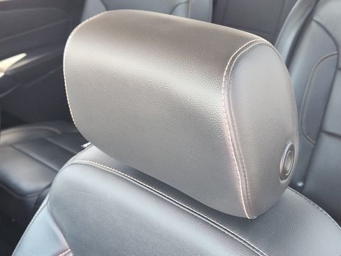 Used 2019 Chevrolet Traverse LT w/ LT Premium Package FWD image 16