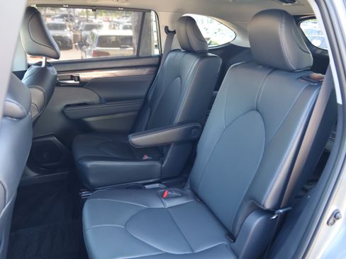 Used 2026 Toyota Highlander Limited AWD/4WD image 37