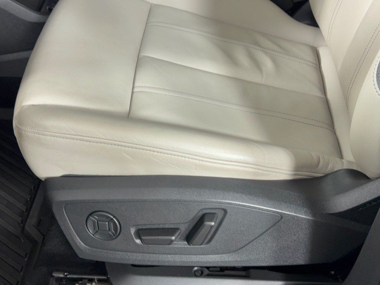 Used 2024 Audi Q4 e-tron Premium Plus AWD/4WD image 16