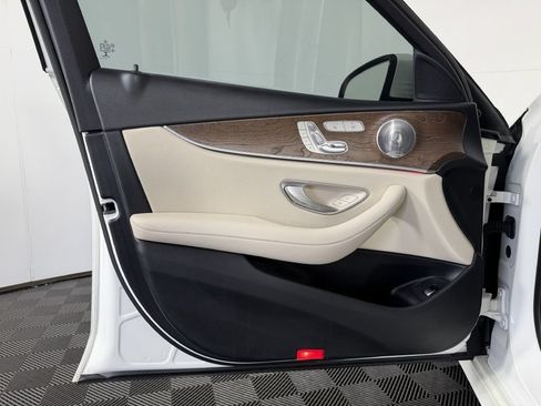 Used 2017 Mercedes-Benz E 300 4MATIC image 35