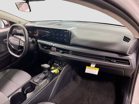 New 2025 Kia K4 LXS image 26