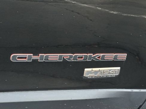 Used 2017 Jeep Cherokee 75th Anniversary image 14