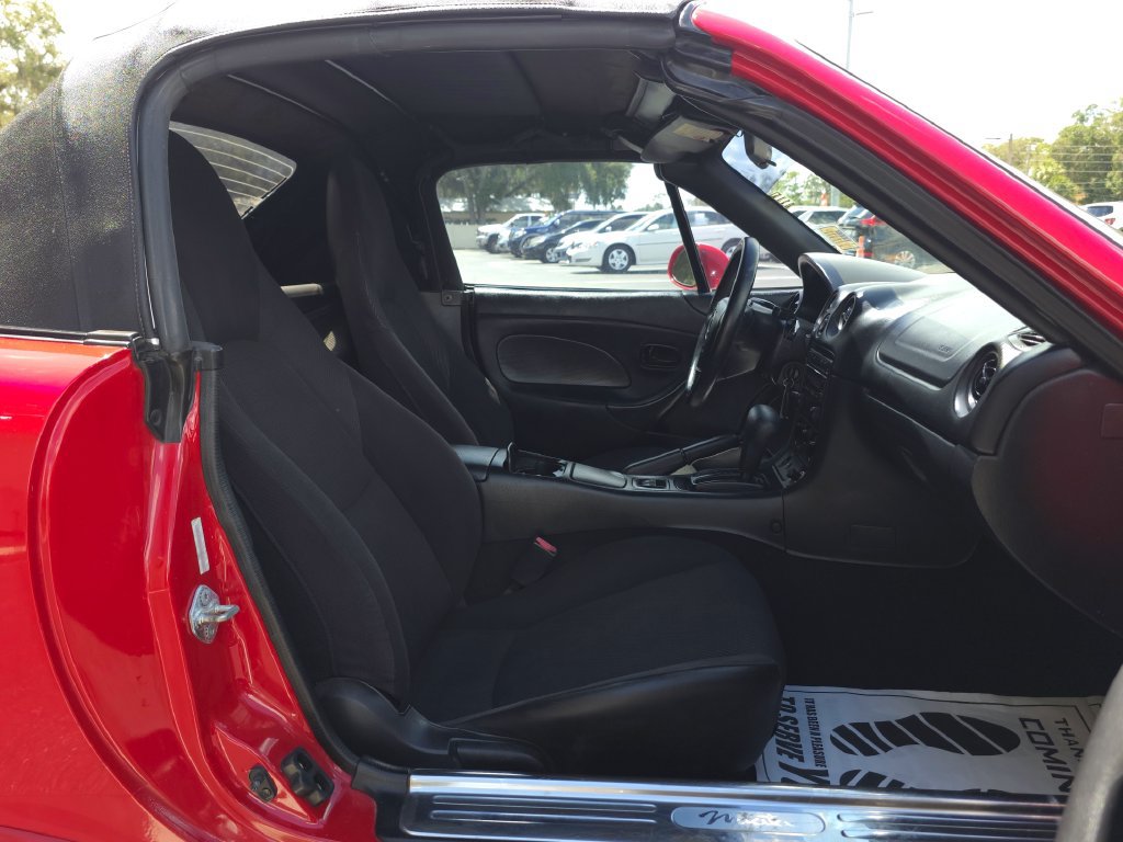 Used 2003 MAZDA MX-5 Miata RWD image 13