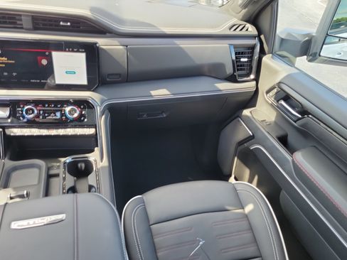 Used 2025 GMC Sierra 2500 AT4X AWD/4WD image 17