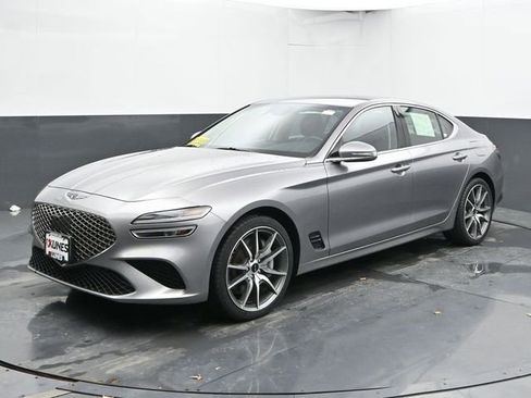Used 2025 Genesis G70 2.5T image 6