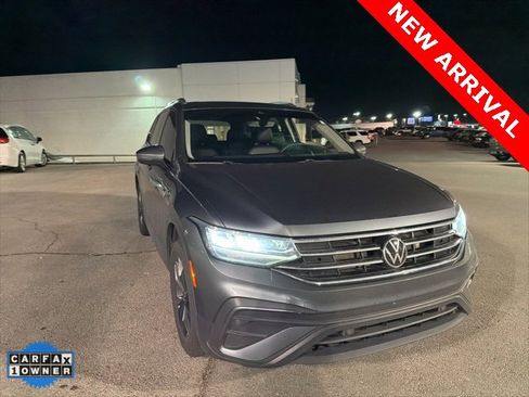Used 2023 Volkswagen Tiguan SE image 1