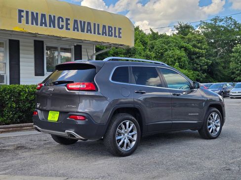 Used 2018 Jeep Cherokee Limited AWD/4WD image 3