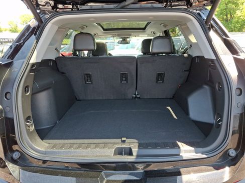 Used 2023 GMC Terrain SLT w/ Infotainment Package II AWD/4WD image 31