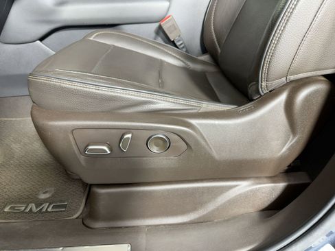 Used 2021 GMC Yukon Denali w/ Denali Premium Package image 12