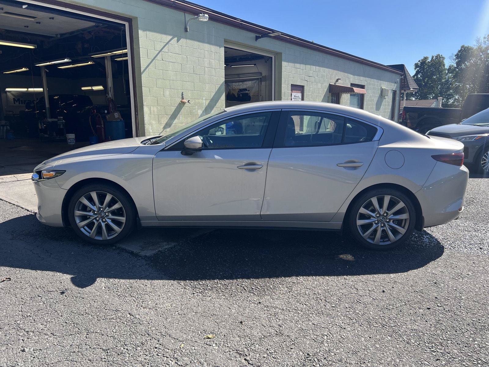 Used 2023 MAZDA MAZDA3 s FWD image 5