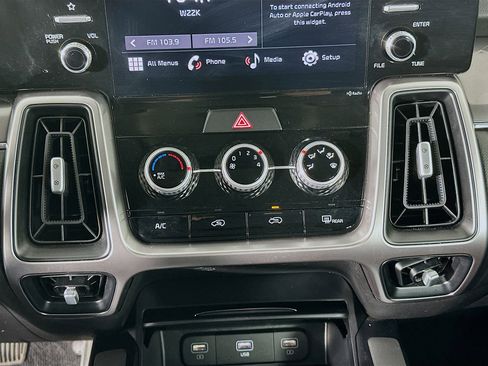 Used 2023 Kia Sorento LX image 23