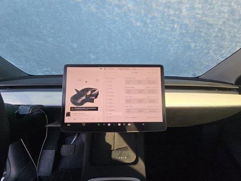 Used 2021 Tesla Model Y Long Range image 4