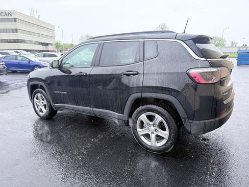 Used 2024 Jeep Compass Latitude w/ Altitude Special Edition AWD/4WD image 3