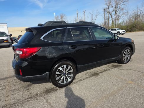 Used 2017 Subaru Outback 2.5i Limited image 3