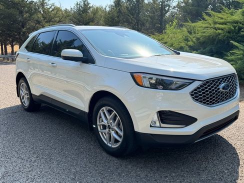 Used 2024 Ford Edge SEL w/ Convenience Package AWD/4WD image 3