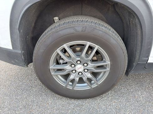 Used 2025 GMC Acadia Elevation image 14