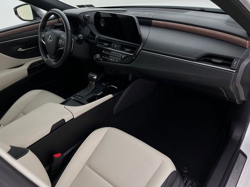 Used 2025 Lexus ES 300h w/ Premium Package image 13