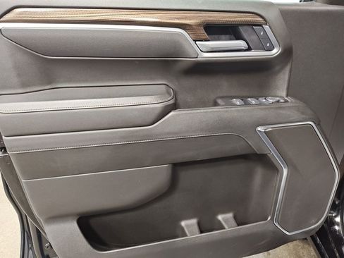 Used 2025 Chevrolet Silverado 1500 LT AWD/4WD image 16