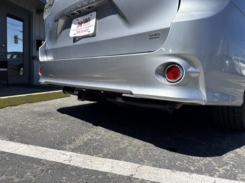 Used 2011 Toyota Sienna SE w/ Preferred Pkg FWD image 9
