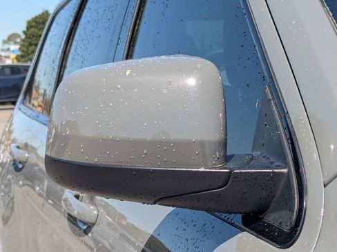 Used 2021 Jeep Grand Cherokee Laredo X image 13