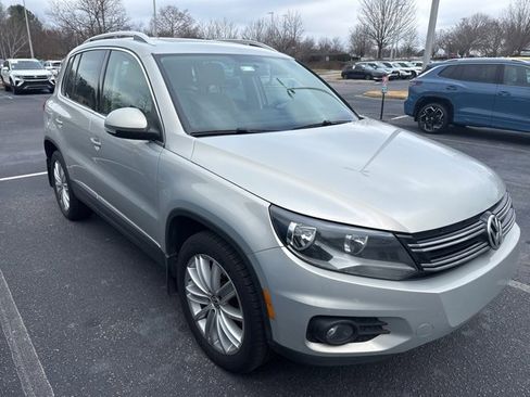 Used 2013 Volkswagen Tiguan SE image 4