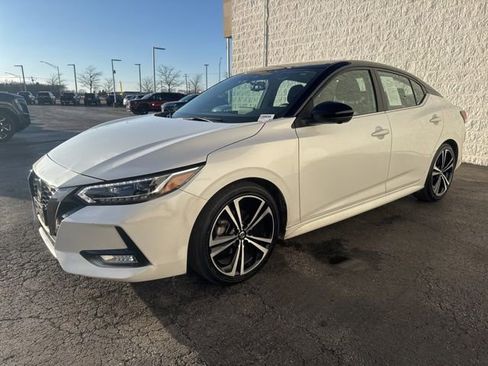 Used 2021 Nissan Sentra SR w/ SR Premium Package image 3