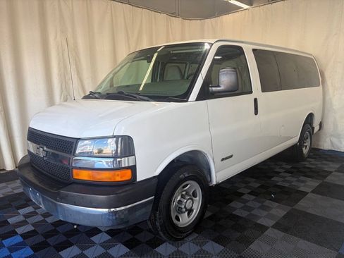 Used 2006 Chevrolet Express 2500 Passenger w/ LT Preferred Equipment Group RWD image 2