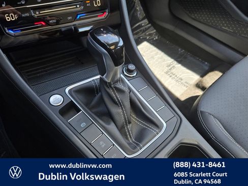 Used 2025 Volkswagen Jetta SE w/ Sunroof Package FWD image 18