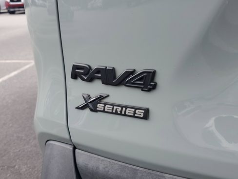 Used 2019 Toyota RAV4 XLE FWD image 8