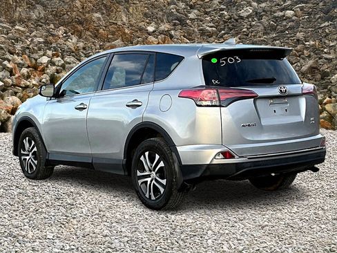 Used 2018 Toyota RAV4 LE w/ Carpet Mat Package image 10