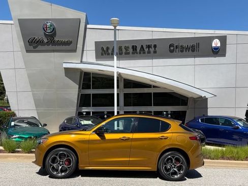 Used 2023 Alfa Romeo Stelvio Veloce AWD/4WD image 8