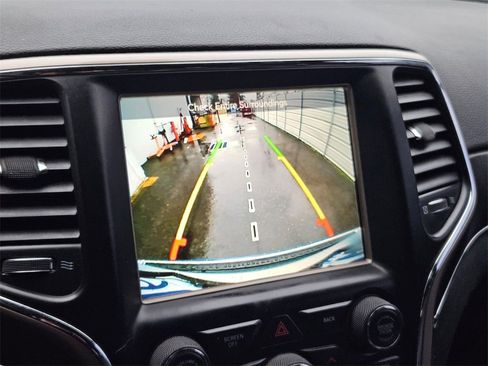 Used 2015 Jeep Grand Cherokee Limited w/ Trailer Tow Group IV image 24