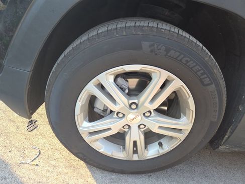 Used 2024 GMC Terrain SLE FWD image 9