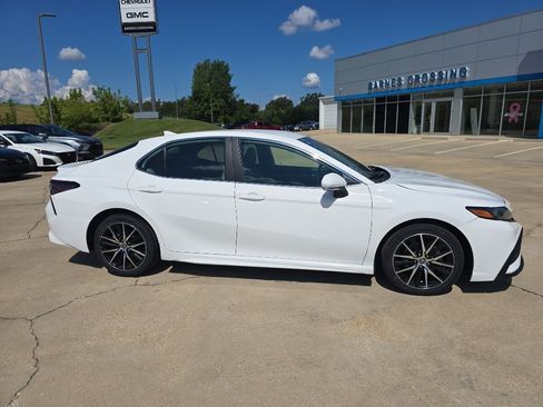 Used 2024 Toyota Camry SE FWD image 26