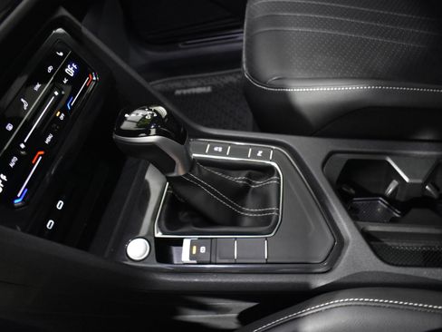 Used 2024 Volkswagen Tiguan SE R-Line image 24