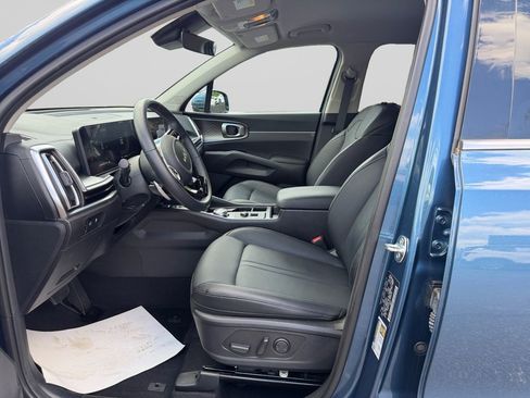 Used 2025 Kia Sorento EX AWD/4WD image 10