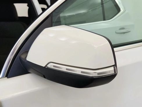 Used 2023 Chevrolet Traverse LT FWD image 39