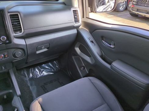 Used 2023 Nissan Frontier SV RWD image 16