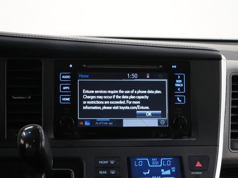 Used 2017 Toyota Sienna XLE w/ XLE Navigation Package FWD image 19