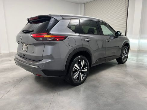 Used 2025 Nissan Rogue SL FWD image 7