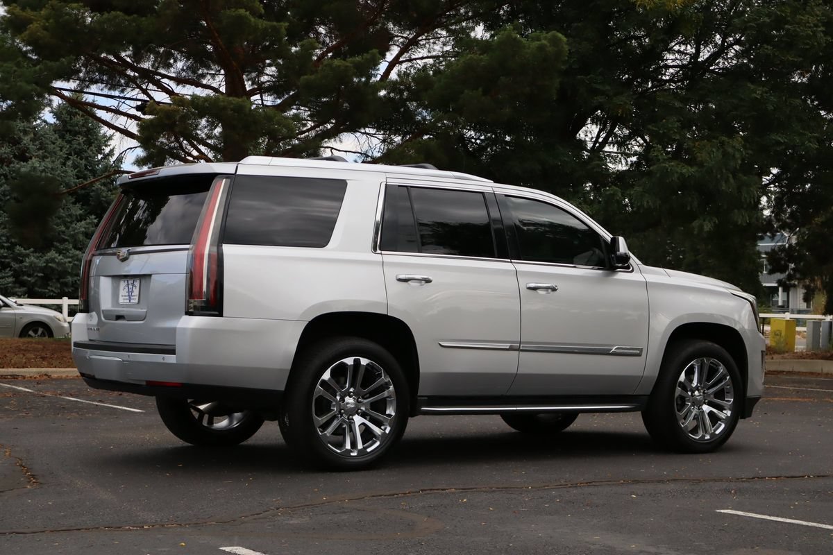 Used 2016 Cadillac Escalade Luxury AWD/4WD image 5