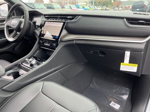 New 2025 Jeep Grand Cherokee L Limited w/ Black Appearance Package image 41