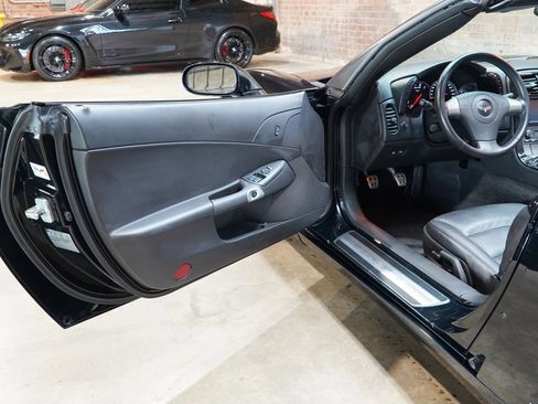 Used 2008 Chevrolet Corvette Coupe w/ Z51 Performance Package RWD image 42