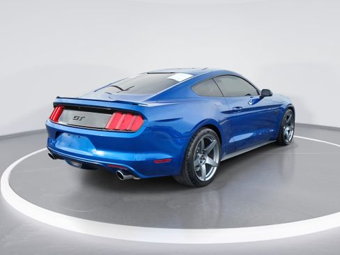 Used 2017 Ford Mustang GT image 3