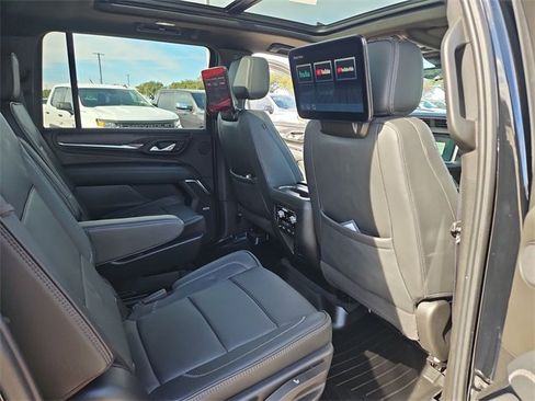 Used 2024 GMC Yukon XL Denali w/ Denali Reserve Package image 28