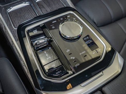 New 2026 BMW 760i xDrive w/ Executive Package AWD/4WD image 19