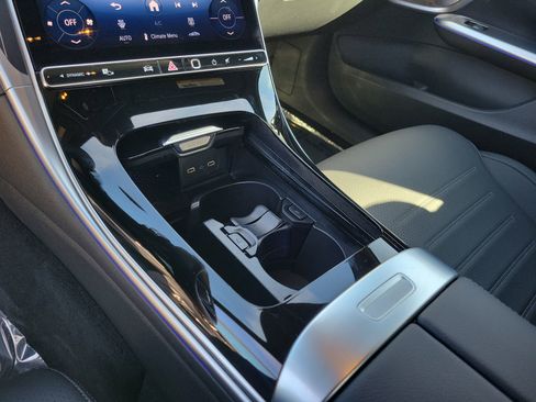 Used 2025 Mercedes-Benz C 300 Sedan image 26