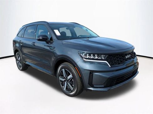 Used 2023 Kia Sorento S image 2