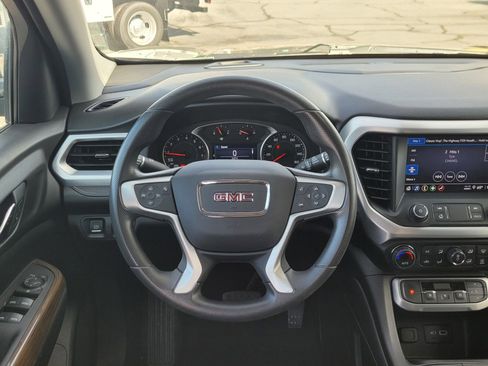 Used 2022 GMC Acadia SLE image 11