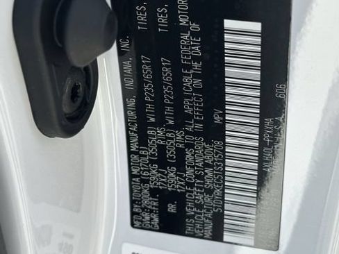 Used 2026 Toyota Sienna XLE FWD image 36